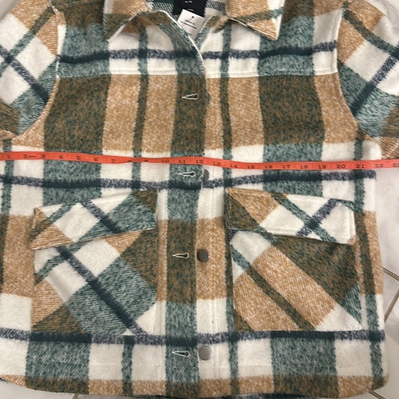 Cotton On plaid shacket in Green and Brown - Picture 5 of 6